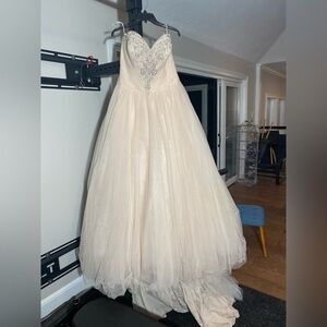 Strapless wedding dress